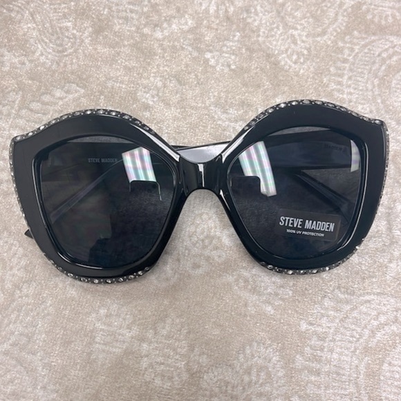 Brand New Steve Madden Oversized Cat Eye Black Sunglasses w/ Rhinestone Accents - Picture 1 of 16
